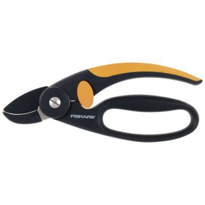Bezpieczny sekator kowadełkowy Fiskars Fingerloop P43 do twardych gałęzi