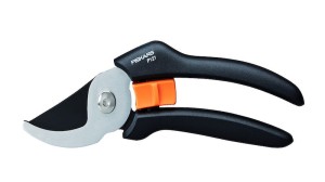 Uniwersalny sekator nożycowy Fiskars Solid P121  • lekki, do drobnych prac w ogrodzie