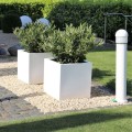 nowoczesne-biale-donice-ogrodowe-tarasowe-fiberglass.jpg