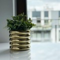 zlota-ceramiczna-oslonka-na-doniczke-po0lnix-gold.jpg