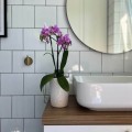 ceramiczna-dekoracyjna-oslonka-na-doniczke-biala-na-storczyka-polnix-orchid-doniczka-z-ozdobna-powierzchnia.jpg