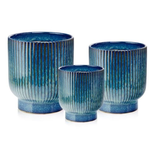 ceramiczna-oslonka-na-doniczke-niebieska-na-podwyzszeniu-polnix-mood-szkliwiona-powierzchnia.jpg